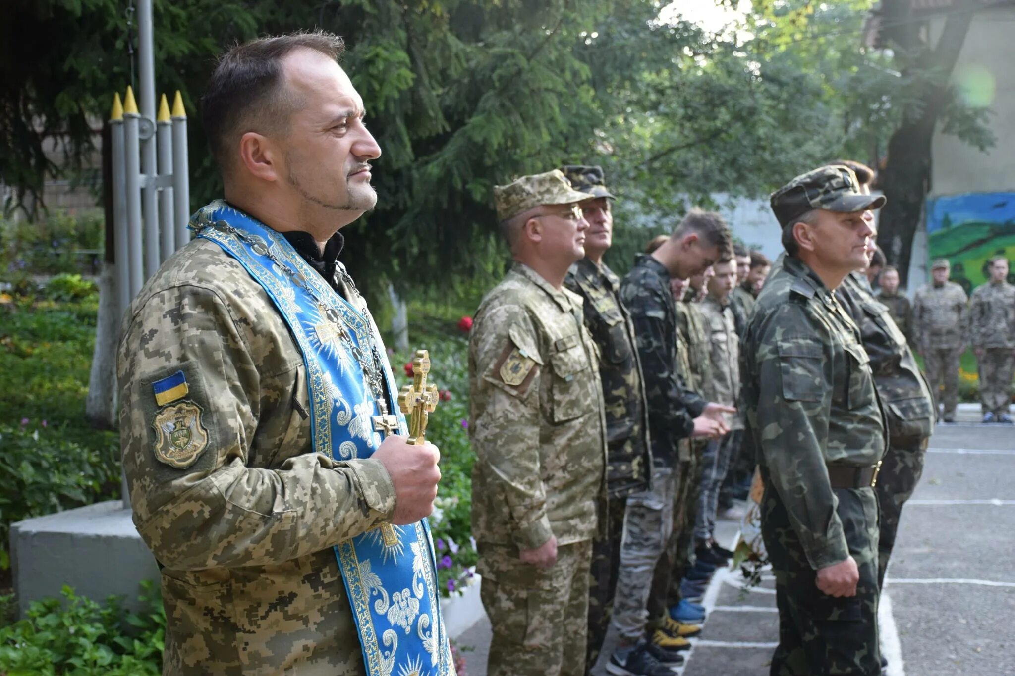 Капеллан ВСУ. Капеллан в украинской армии. Военные капелланы на Украине. Военный капеллан