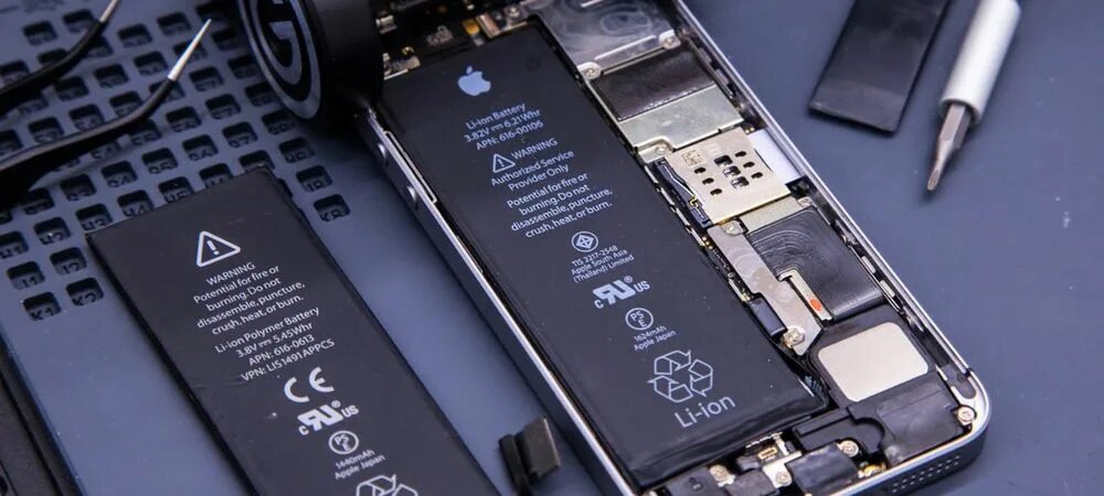 Замена батареи айфон спб. Iphone 10 батарейка. Батарея на айфон 6s. Аккумулятор айфон 8 плюс. Iphone xs batarya.