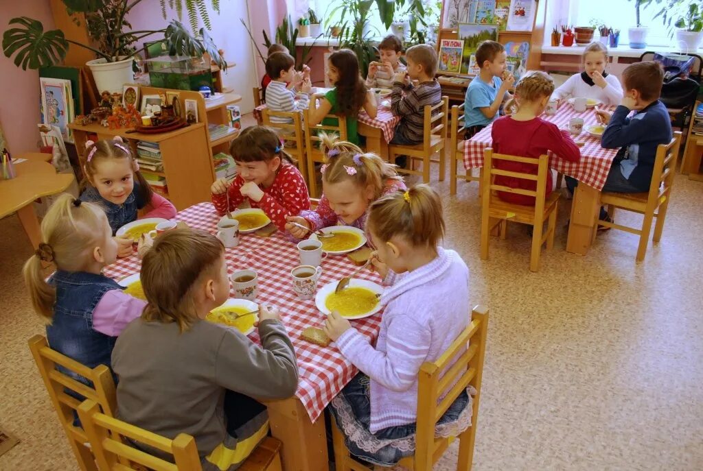 еда в детском саду. что есть в детском садике. дети в детском саду. дети в детском саду. еда в детском саду.