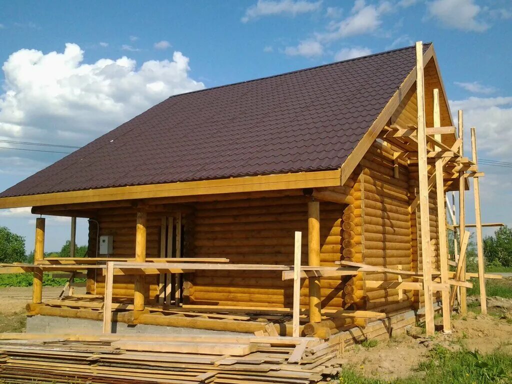 Дома из бревна ручной рубки. Бани под ключ проекты и цены фото. Сруб из кусочков брусов баня. Бани из северного леса. Вологодские срубы.