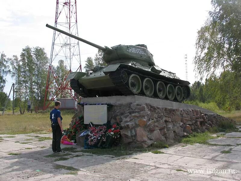 Погода уксянское любимово. Уксянское Далматовский район Курганская. Танк с.Уксянское Далматовского района. Село Уксянское Далматовский район Курганская область. Село Любимово Курганская область.