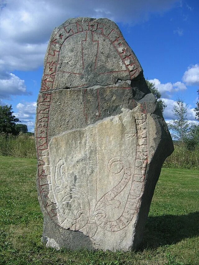 Рунический камень g 88, Кюльвер. Runestone камень. Кенсингтонский рунический камень Миннесота. Карлевский рунический камень.