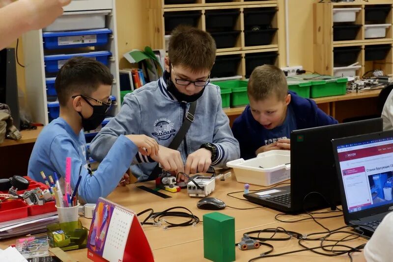 Лего программирование ev3. Школа робототехники для детей. Lego mindstorms ev3 programmer. Lego робототехника дети. Изучение основ робототехники.