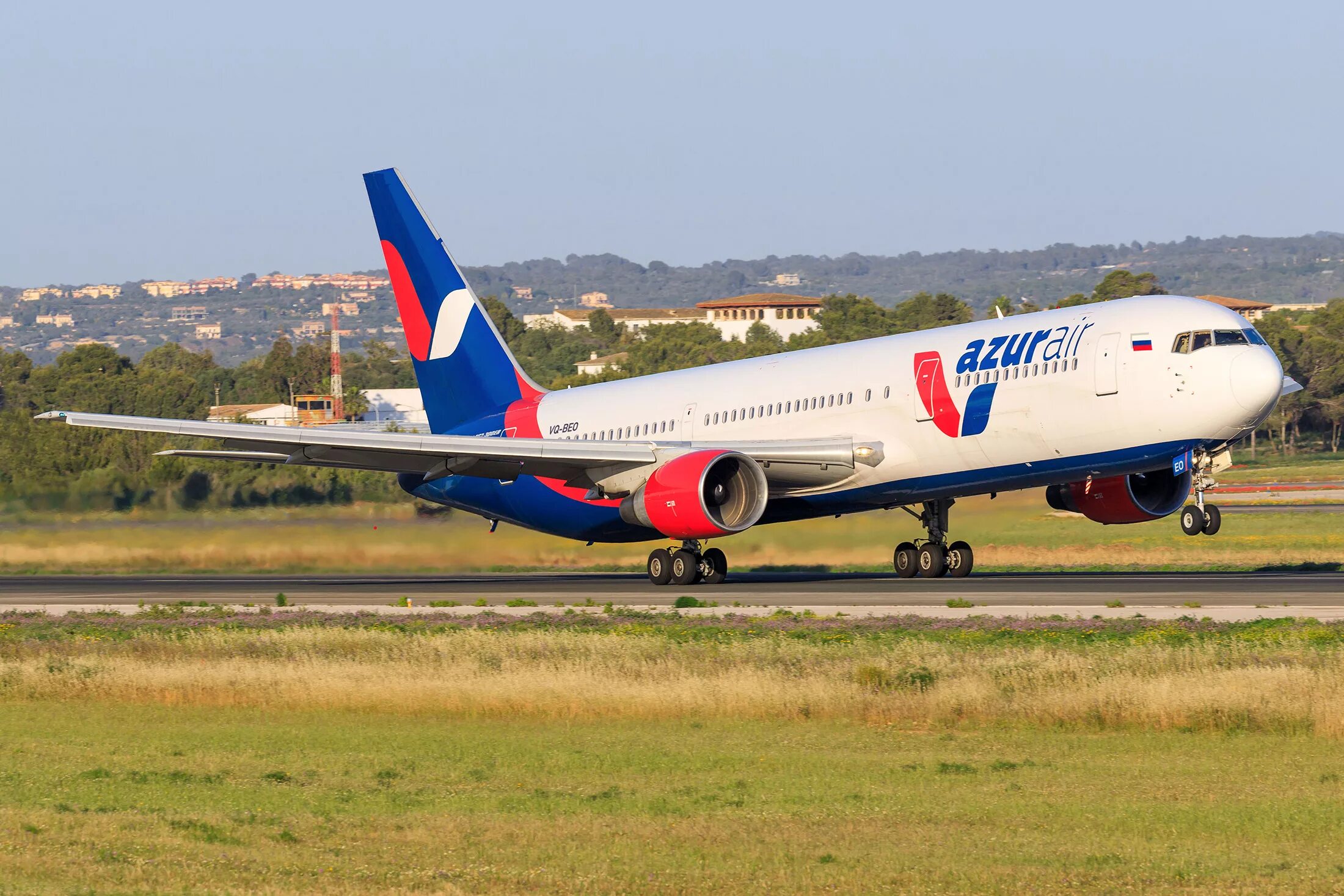 Boeing 767 azur air. Азур 767-300. Боинг 767 Азур. Боинг-767-300 Азур-Эйр. Самолет Azur Air 767-300.