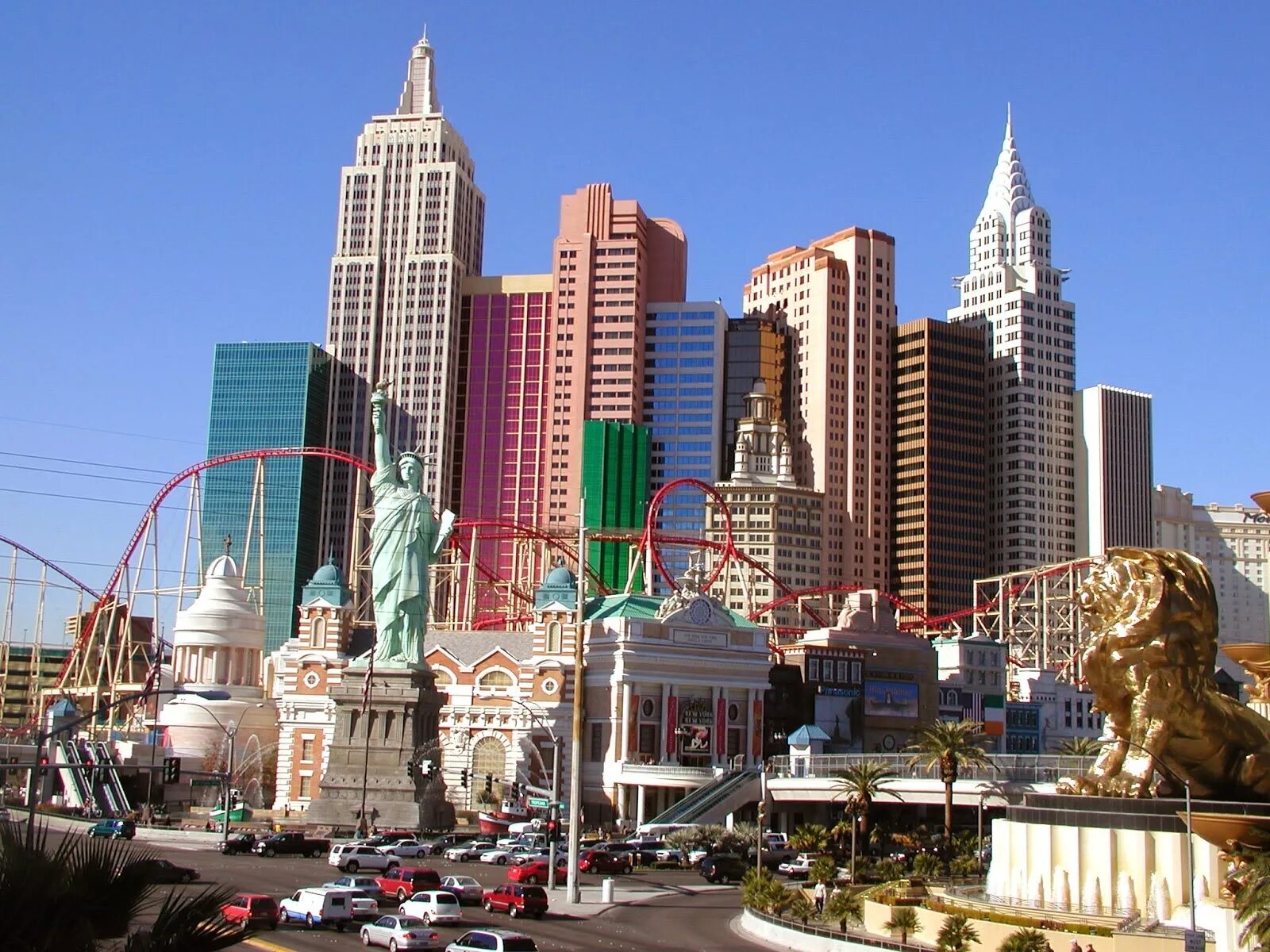 Attraction of place to place. Лувр. Attraction of place to place. Архитектура лондона. Нью йорк статуясвободу.