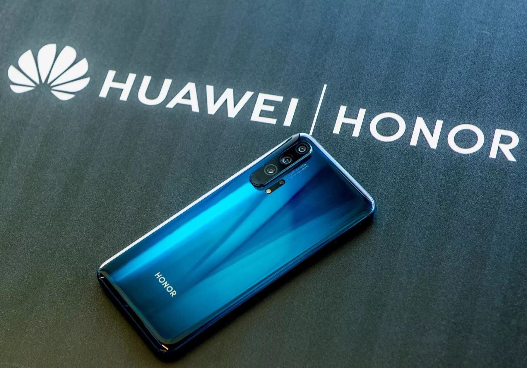 Хонор логотип на белом фоне. Honor иконка. Бренд honor логотип. Хонор марки. Лого honor 10.