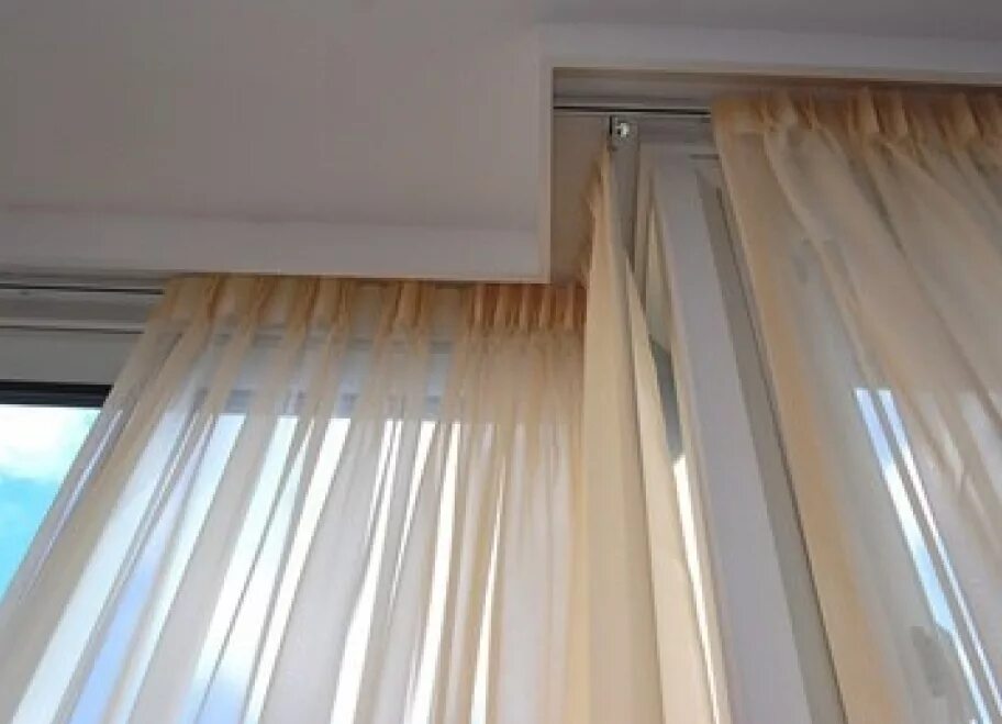 Один зимний день в сквозном проеме. Пейзаж за окном. Зимний день в сквозном проеме. Окно со шторами. Никого не будет в доме кроме сумерек.