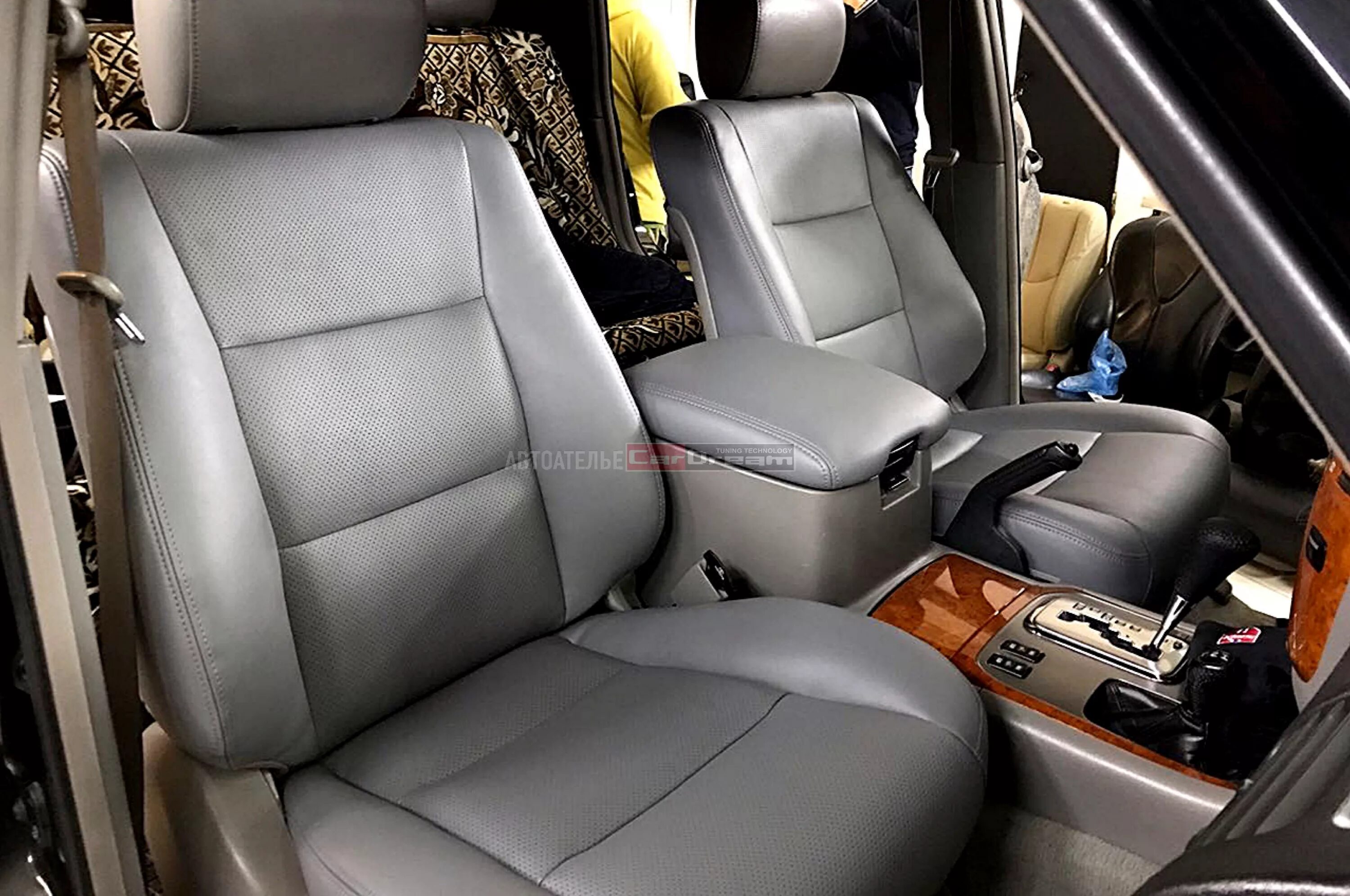кожаный салон на ленд крузер 100. сиденья ленд крузер 100. сиденья land cruiser 105 велюр. кресла toyota land cruiser 100. сиденья передние ленд крузер 100.