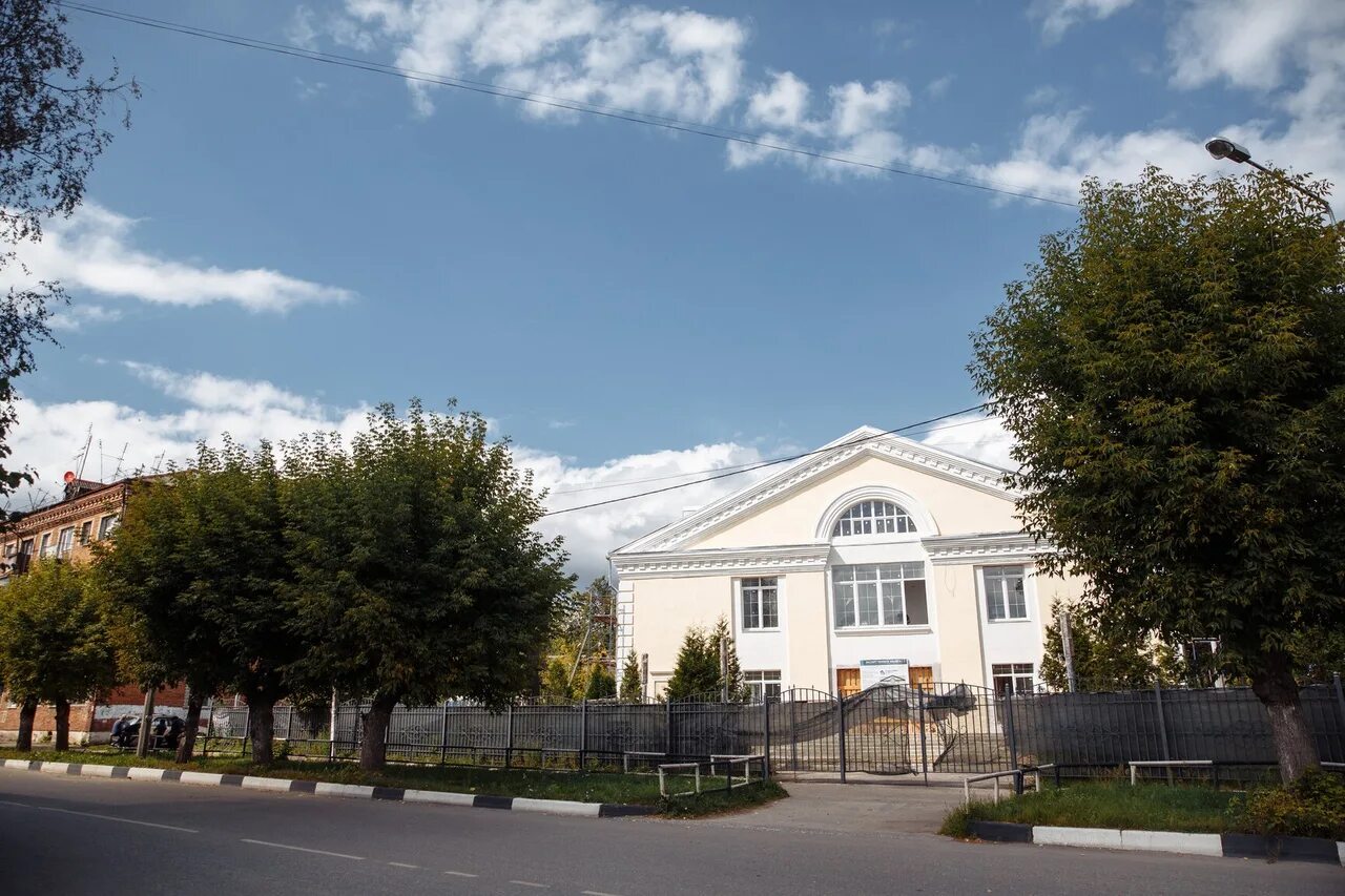 Дк текстильщиков орехово-зуево афиша. Дом культуры орехово зуево. Дворец текстильщиков орехово-зуево. Дк имени пушкина орехово-зуево. Кинозал дома культуры юбилейный псебай фото.