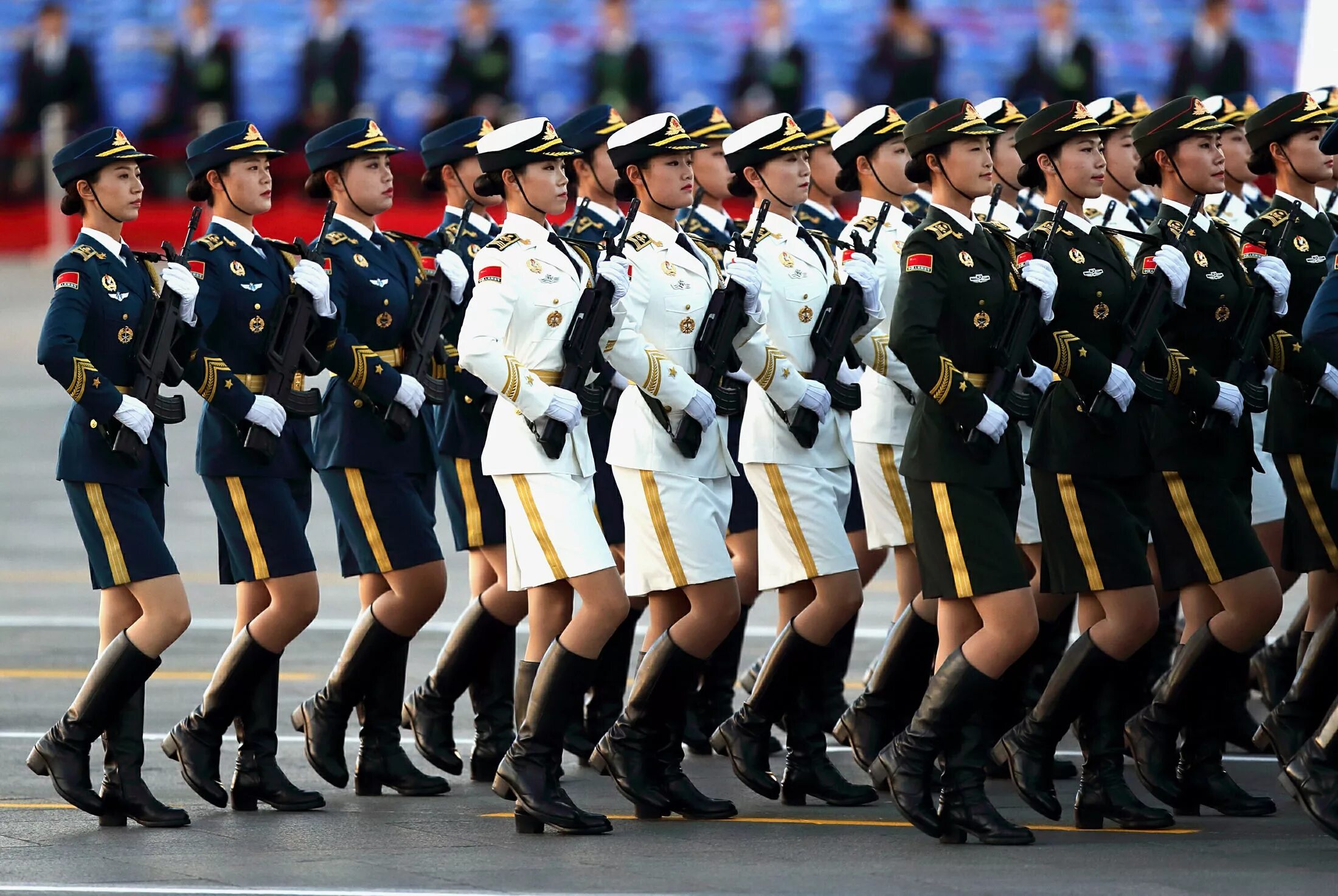 Северная Корея маршируют на параде. Северная Корея девушки маршируют. Парад НОАК женщины. Почетный караул НОАК.