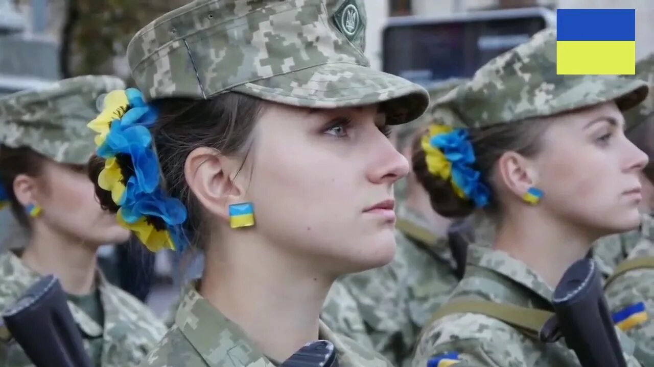 Украина девушки военные. Украинки в армии. Женщины в армии Украины. Украинские женщины военные. Девушки в украинской армии.