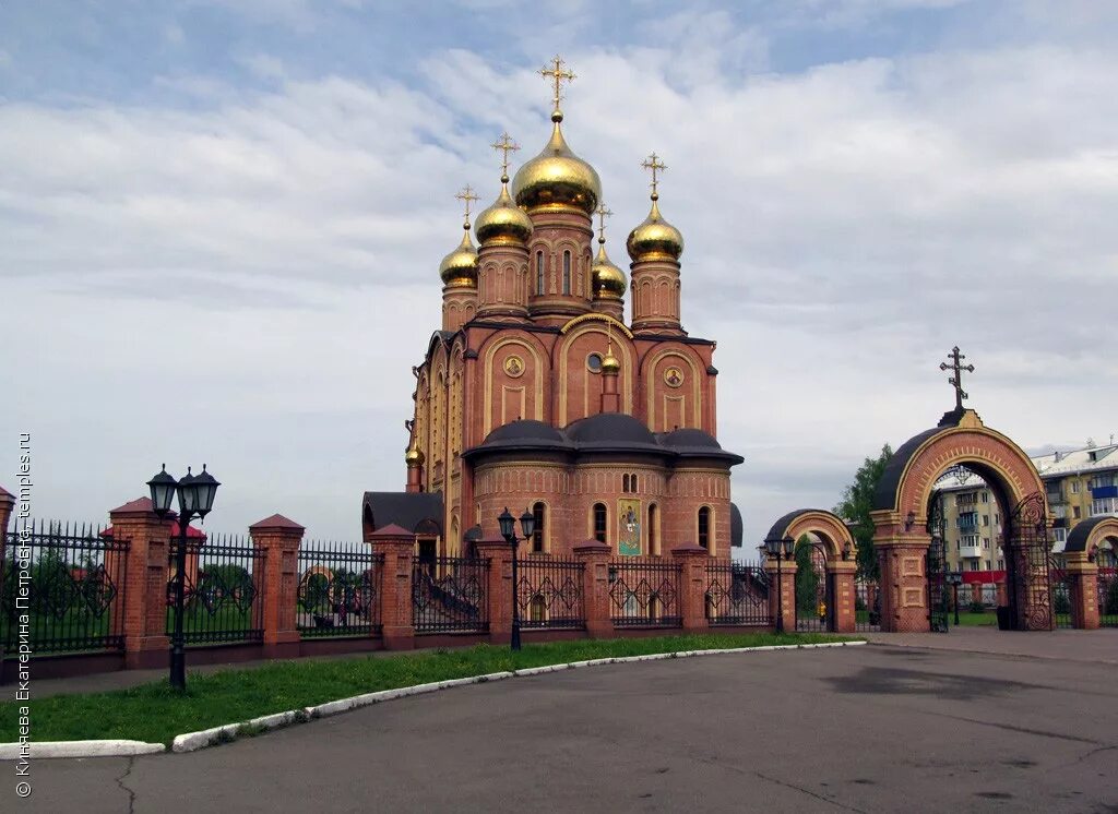 свято троицкий храм осинники. осинники кемеровской обл. храм в г осинники кемеровской области. осинники кемеровская область численность населения. осинники кемеровской обл.