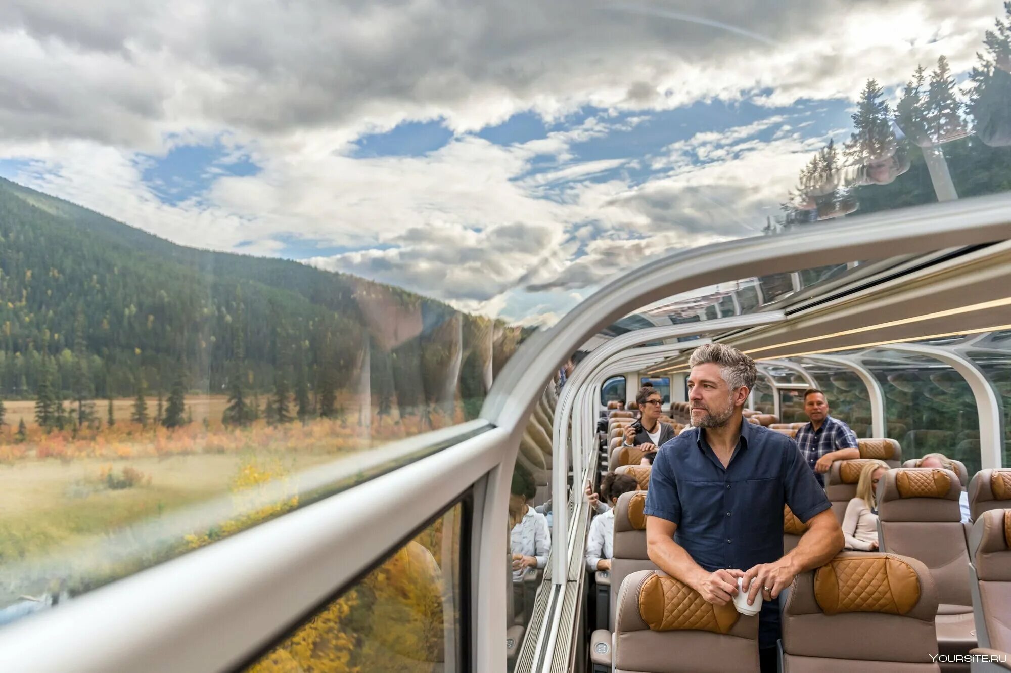 Rocky Mountaineer (Канада). Rocky Mountaineer поезд. Rocky Mountaineer внутри. Железнодорожный круиз Rocky Mountaineer вид изнутри.