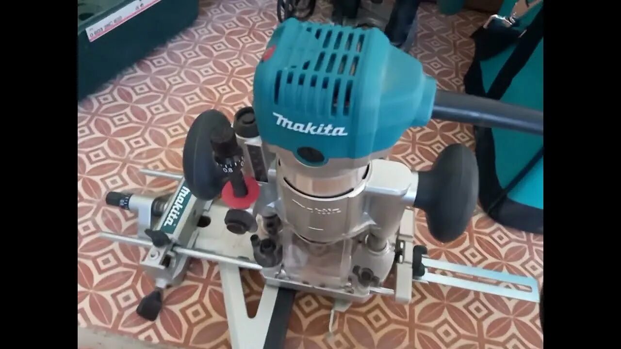 Упор для фрезера Макита 2301. Makita rt0700cx2 параллельный упор. Параллельный упор для фрезера Makita rt0700cx2. Параллельный упор для фрезера Makita rp2300fc.