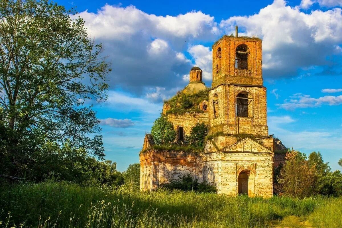 Какой храм был разрушен. Полуразрушенная Церковь Ярославская область. Церковь Николая Чудотворца Епишево. Булавиновка заброшенный храм. Заброшеные церкви Ярославской области.