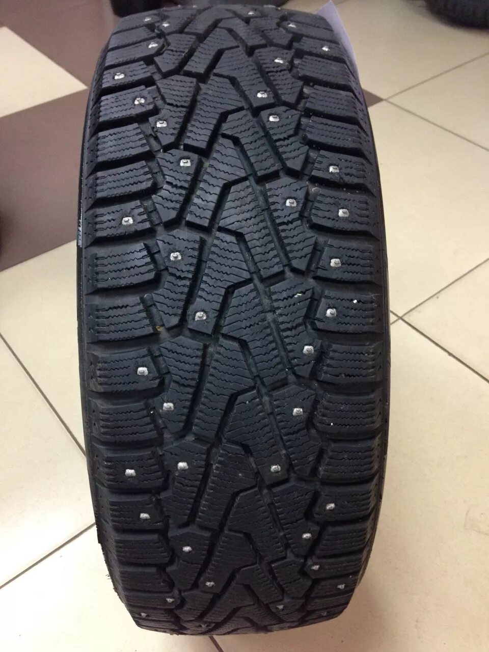 Пирелли айс отзывы зимние. Pirelli Ice Zero 205/60 r16. 205/60r16 Pirelli Winter Ice Zero. 215/60/16 Pirelli Ice Zero. 215 55 R17 Пирелли Винтер айс Зеро.