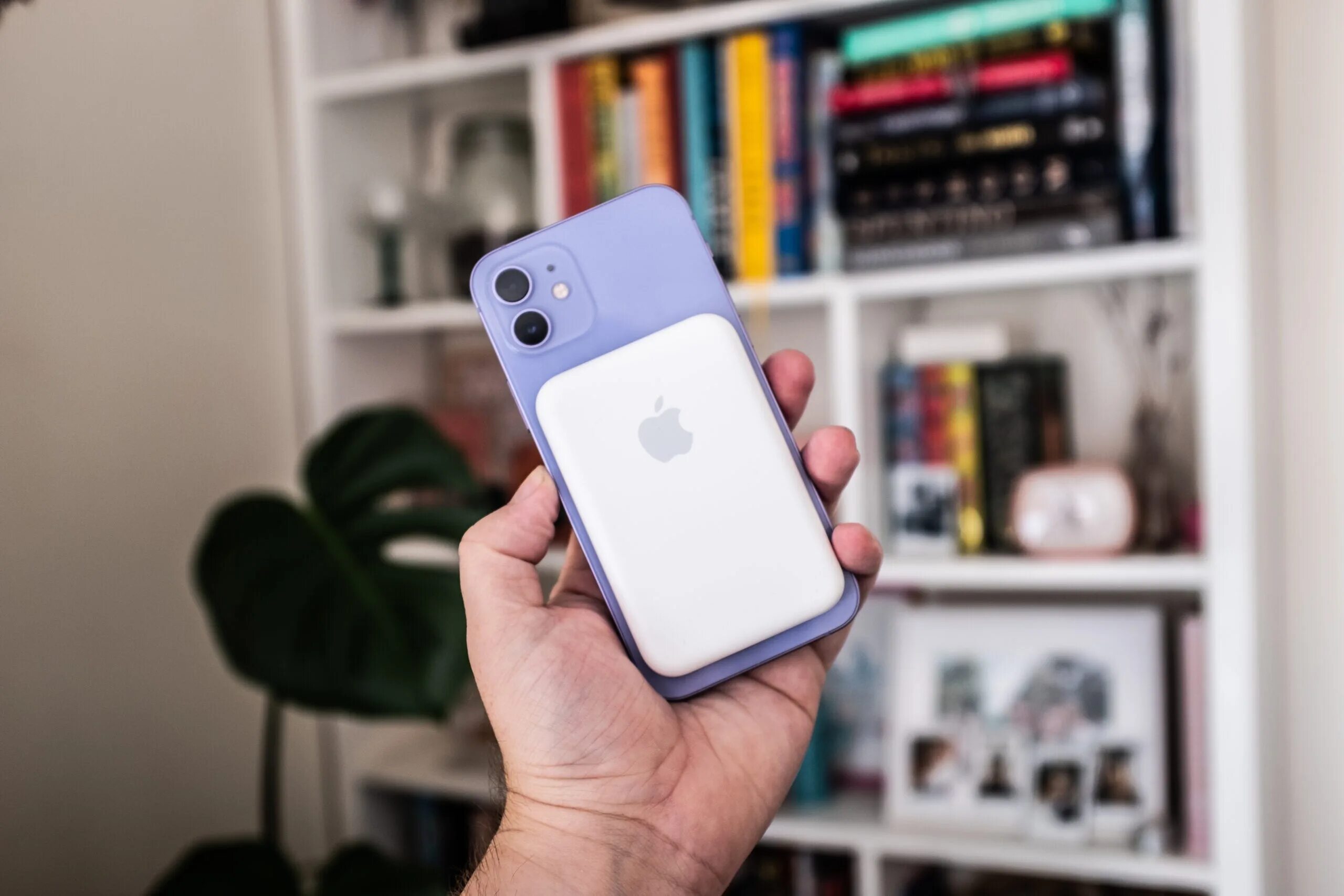 Пауэр банк эппл. Battery pack 2 apple. Apple magsafe battery pack. Оригинальный повербанк на айфон. Оригинальный повербанк на айфон.