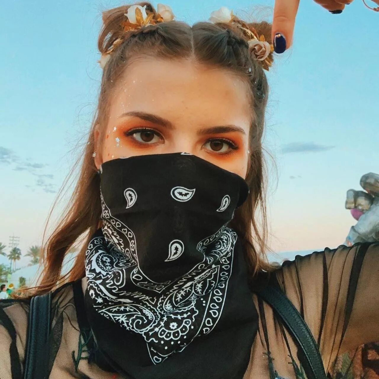 Бандана клип. Дюраг головной убор. Модная на башке бандана песня. Костомаров шапка интервью бандана. Бандана картинки.