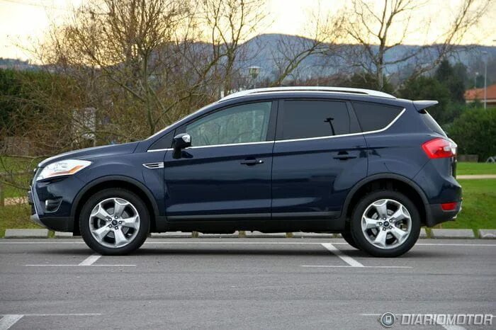 Ford Kuga сбоку. Форд Куга 2. Форд Куга 2 вид сбоку. Форд Куга 2 4wd.