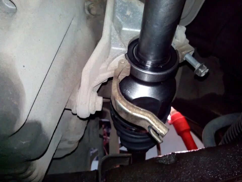 Почему идет гул. Замена дифференциала шевроле лачетти 1. Привод хундай акцент 1. Глухой стук по кузову сзади ланос. Шрус уаз люфт.