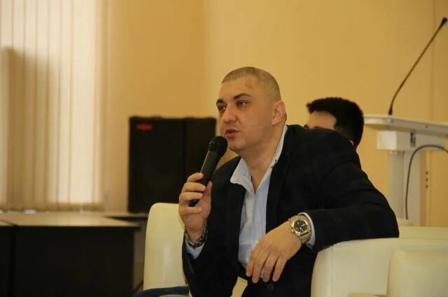 Плиев сослан эдуардович. Сослан плиев квн. Плиев стендап сослан. Продюсер гтрк. Сослан плиев квн.