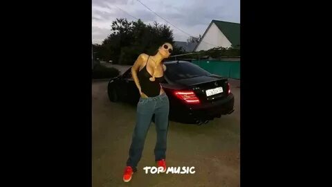 Любовь на машине в руках мартини
