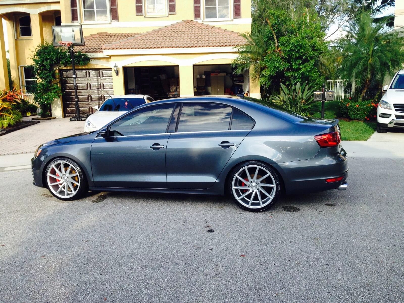 Фольксваген Джетта r18. VW Jetta 5 r18. Volkswagen Jetta 6 на 18 дисках. Jetta 6 r18. 19 5 x 12