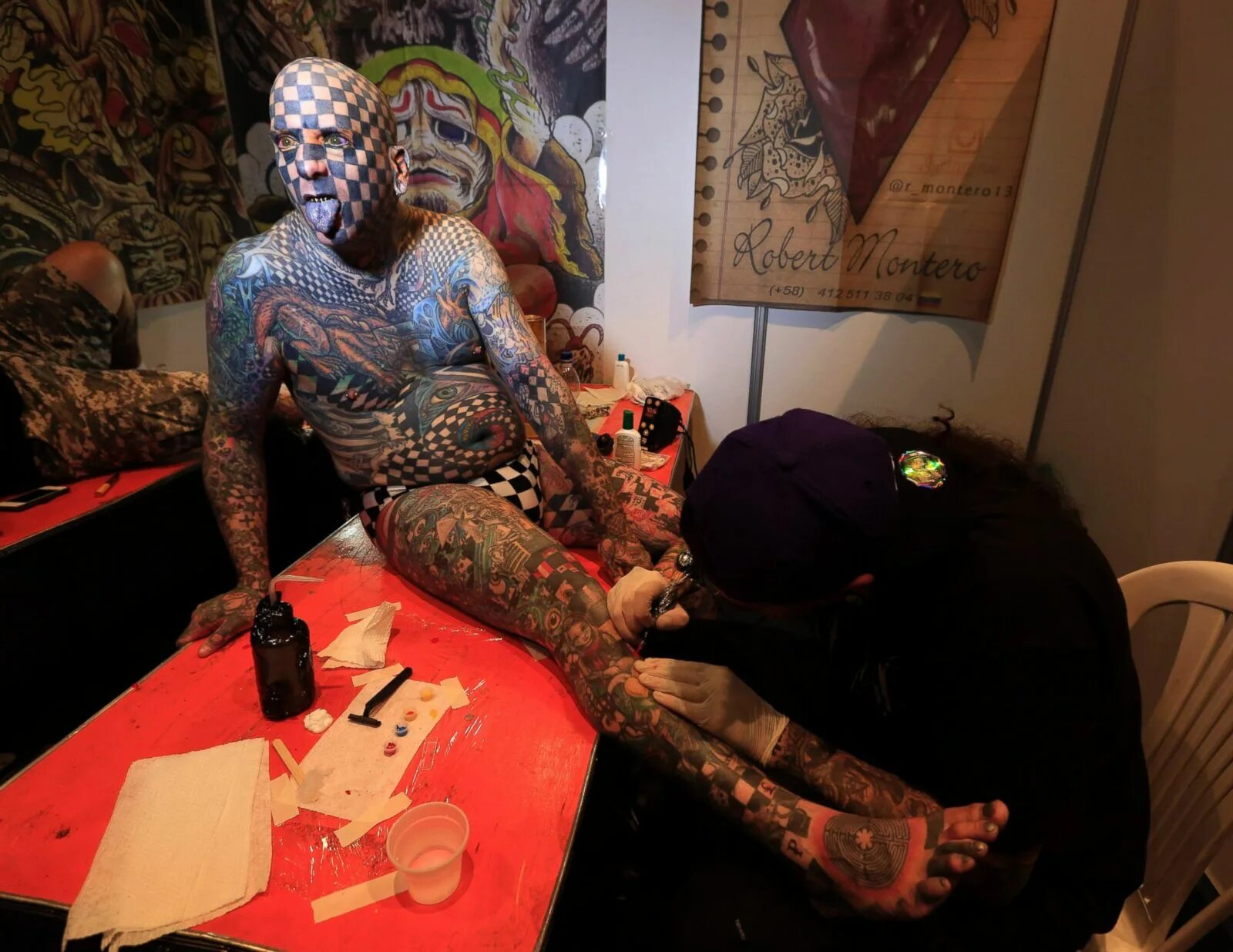 Всемирный день татуировки. Прикольные тату. День татуировщика и татуированных людей. Последний день татуировщика.