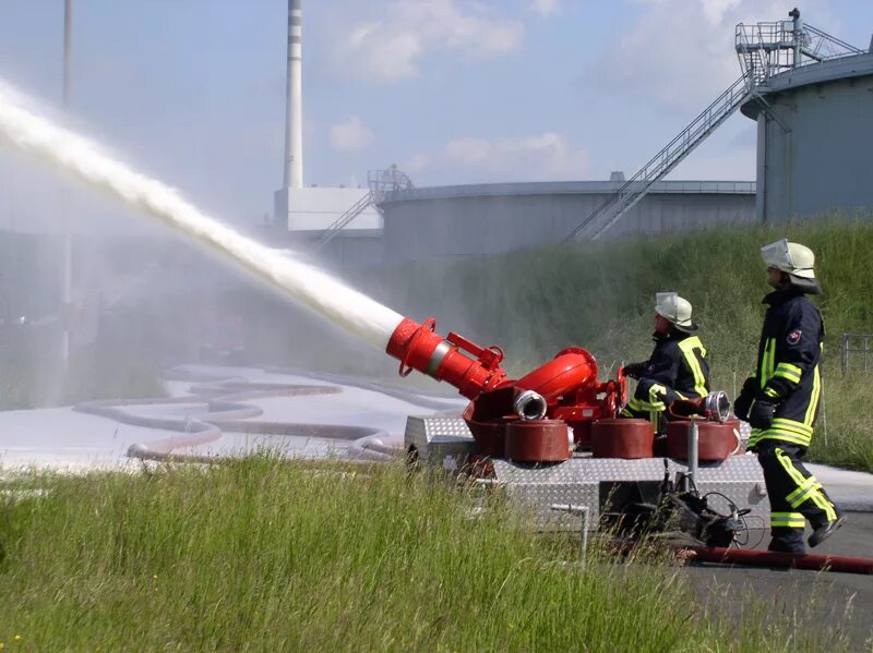 COMBITOR 3000 ствол лафетный. Пожарный водомет. Брандспойт лафетный. Лафетный ствол пожарный.