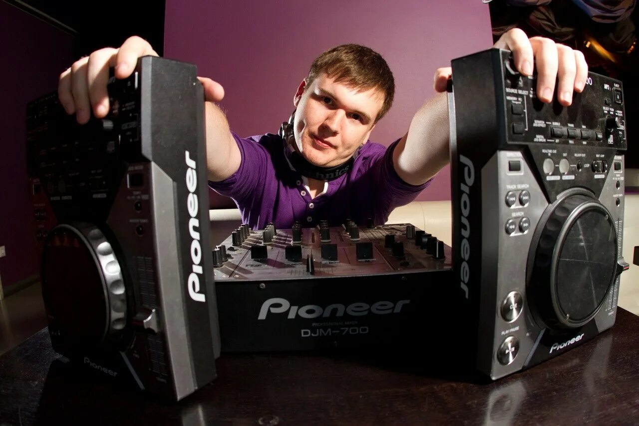 Диджей страны. Лучшие диджеи страны. Топ диджеев россии. Образ диджея. Московские диджеи.