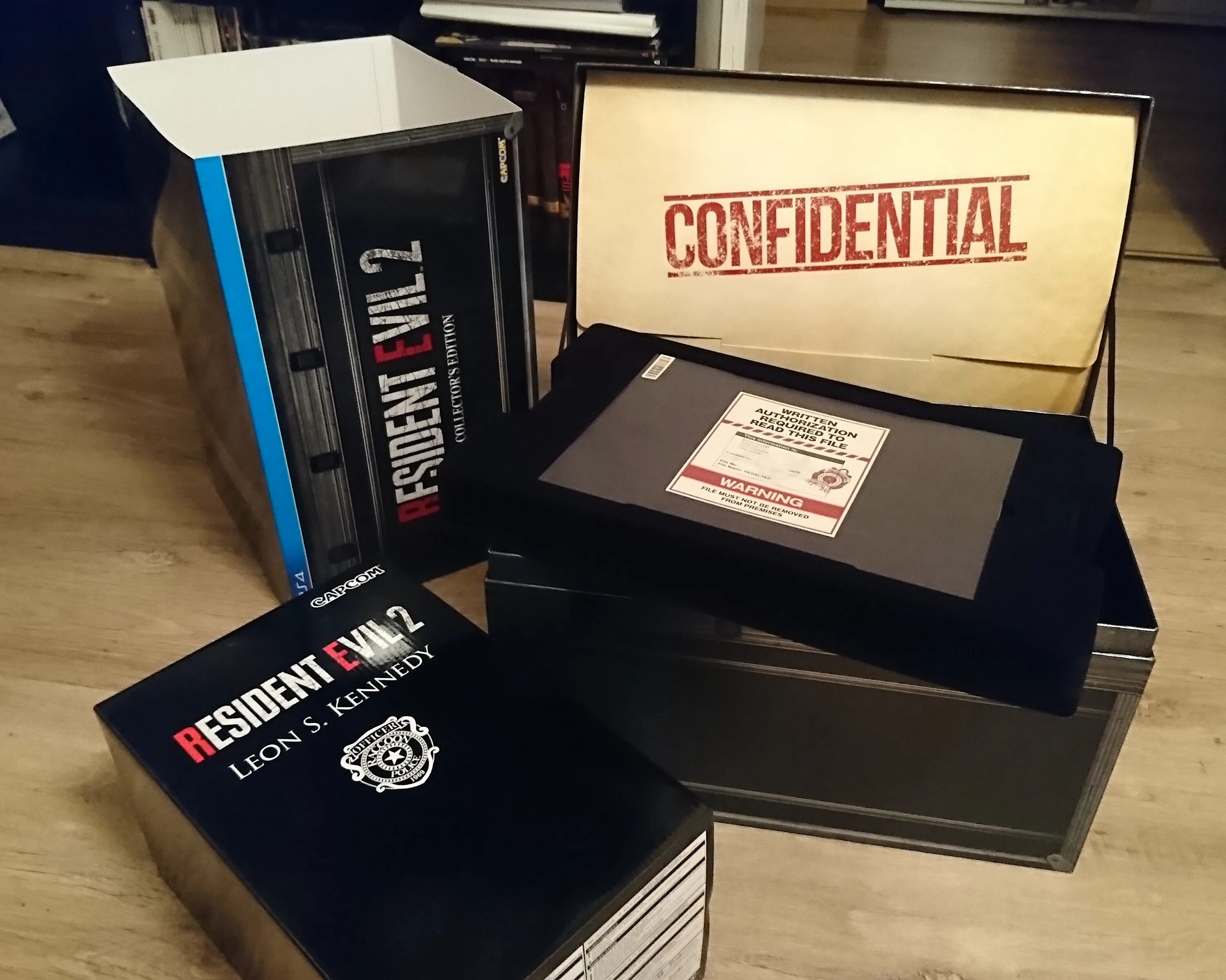 Коллекционного издания ps4. Resident Evil 2 Collectors Edition. Resident Evil 2 Remake коллекционное издание. Коллекционка Resident Evil. Resident Evil 8 коллекционное издание.