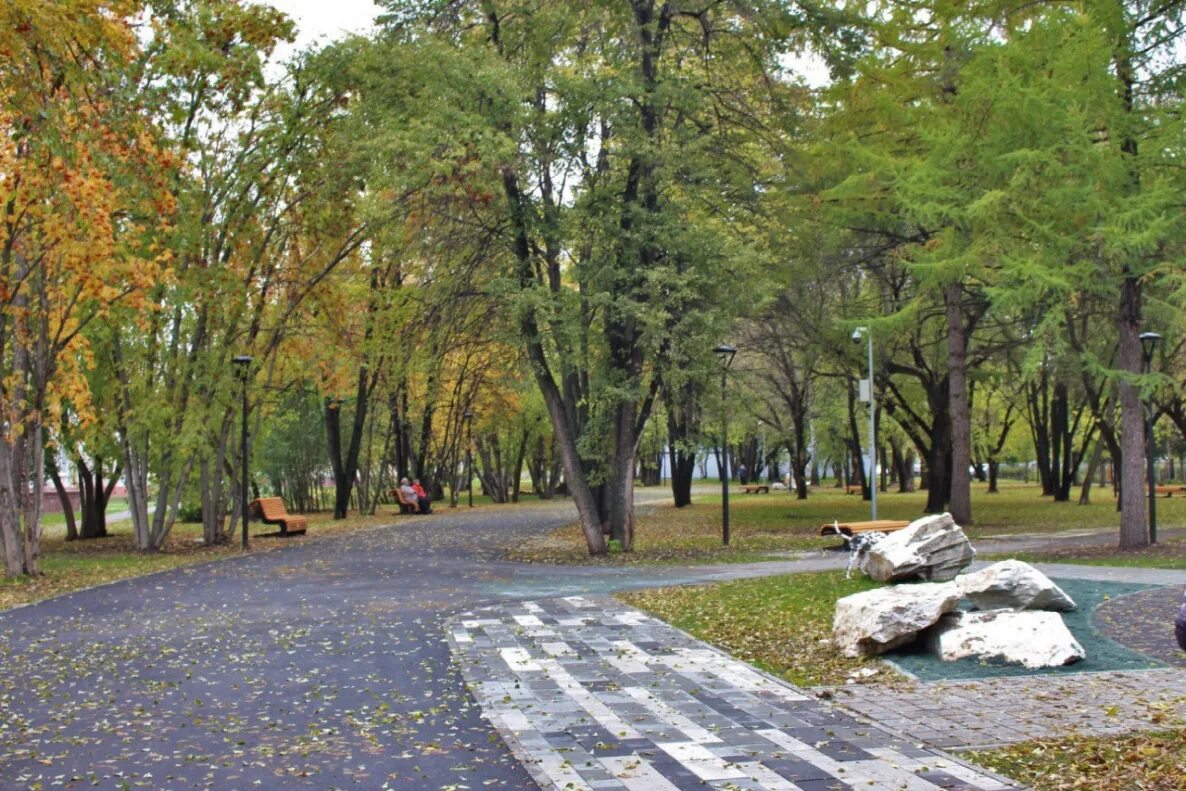 Барнаул куйбышева. Аллея на Южном Барнаул. Парк Южный Барнаул. Аллеи бульвары скверы Барнаул. Пешеходная аллея Барнаул.