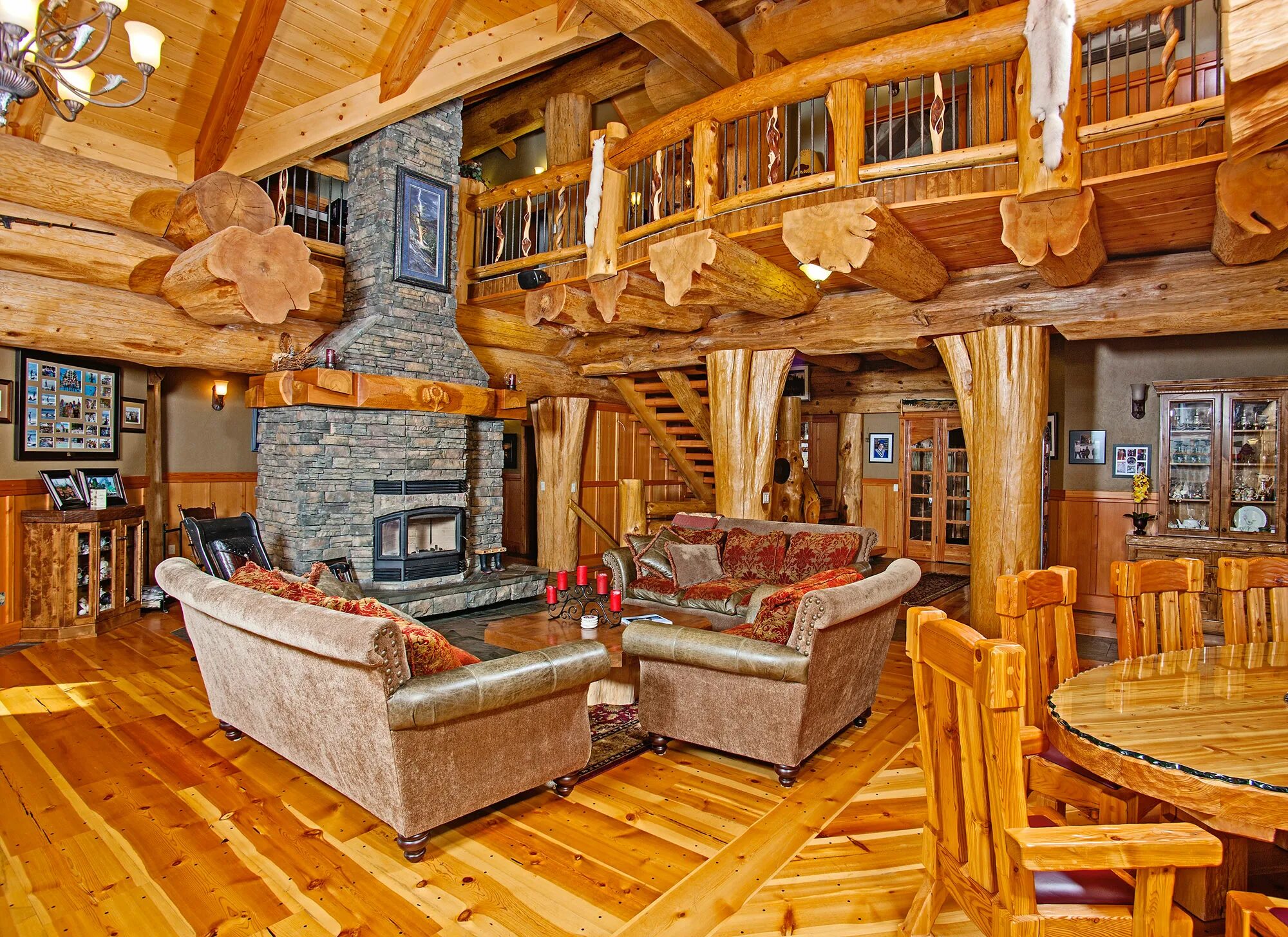 Logs posting. Пайонир Лог хоум. Бревенчатый дом пайонир. Pioneer log Homes. Деревянный дом из кедра.