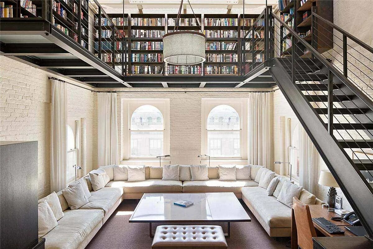 Комната второй свет. Пентхаус в Нью-Йорке лофт. Интерьер с высокими потолками. Интерьер библиотеки. Интерьер дома с высокими потолками.