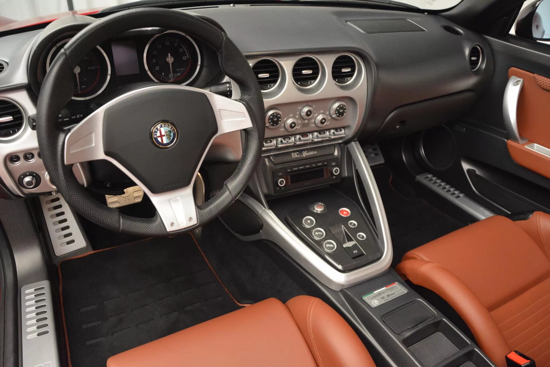 Салон альфа ромео. Alfa Romeo 8c салон. Альфа Ромео 8c Competizione салон. Alfa Romeo 8c Competizione салон. Alfa Romeo 8c Interior.