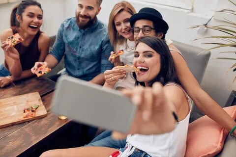 Компания из 9 друзей заказала 6 пицц