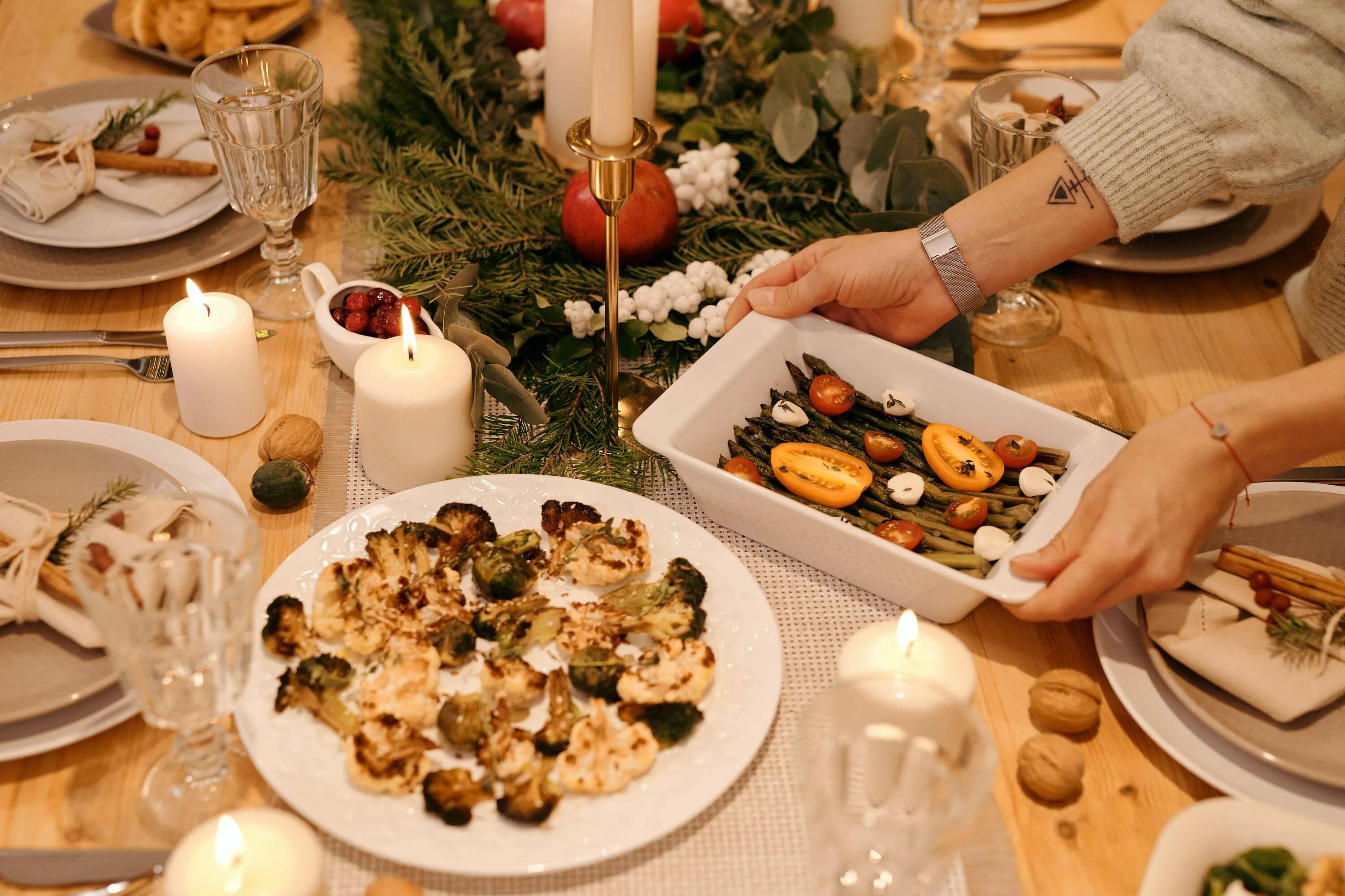 Идеальный новый год. Скромный новогодний стол. Блюда на Рождественский стол. Новогодний стол с едой. Блюда на католическое Рождество.