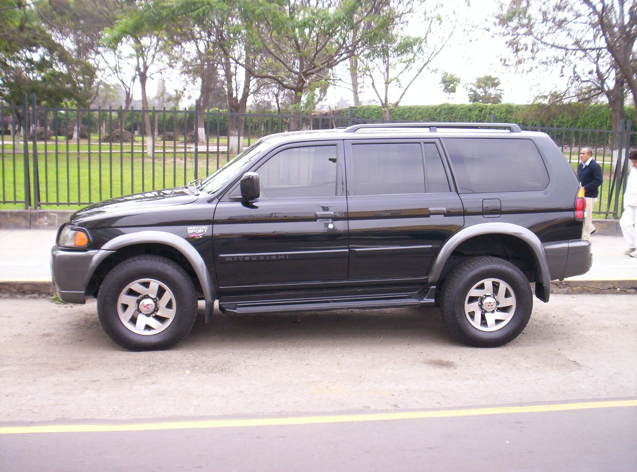 Mitsubishi montero 2001. Montero Sport 2001. Мицубиси Монтеро спорт 2001. Мицубиси Монтеро спорт 2001 год.