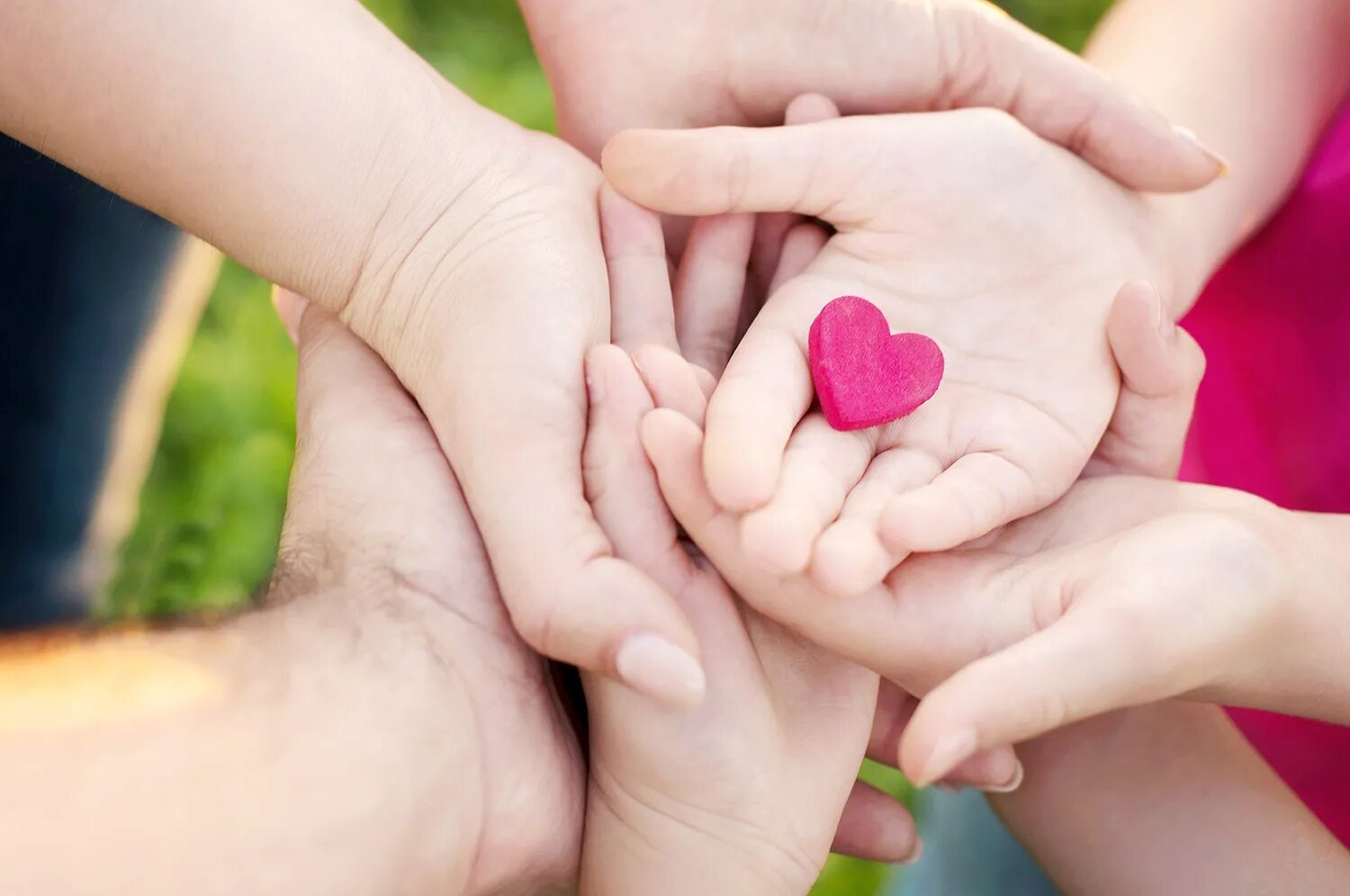 Поддержка близких людей. Уважения и любви родных. Счастливая семья картинки. Сотрудничество в семье. Дружба.