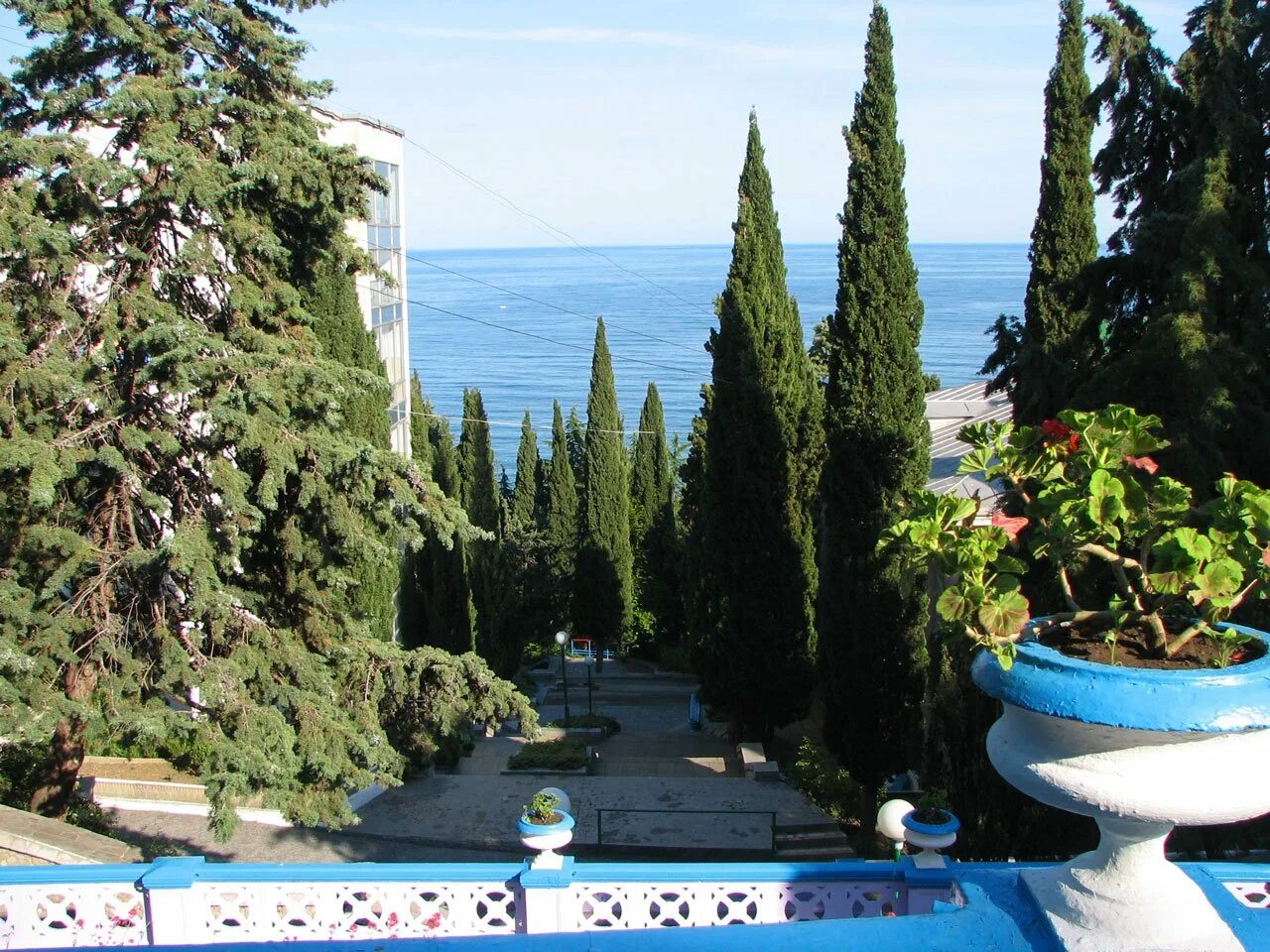 Алушта места. Город алушта крым. алушта 89. алушта профессорский уголок набережная. курортный город алушта.