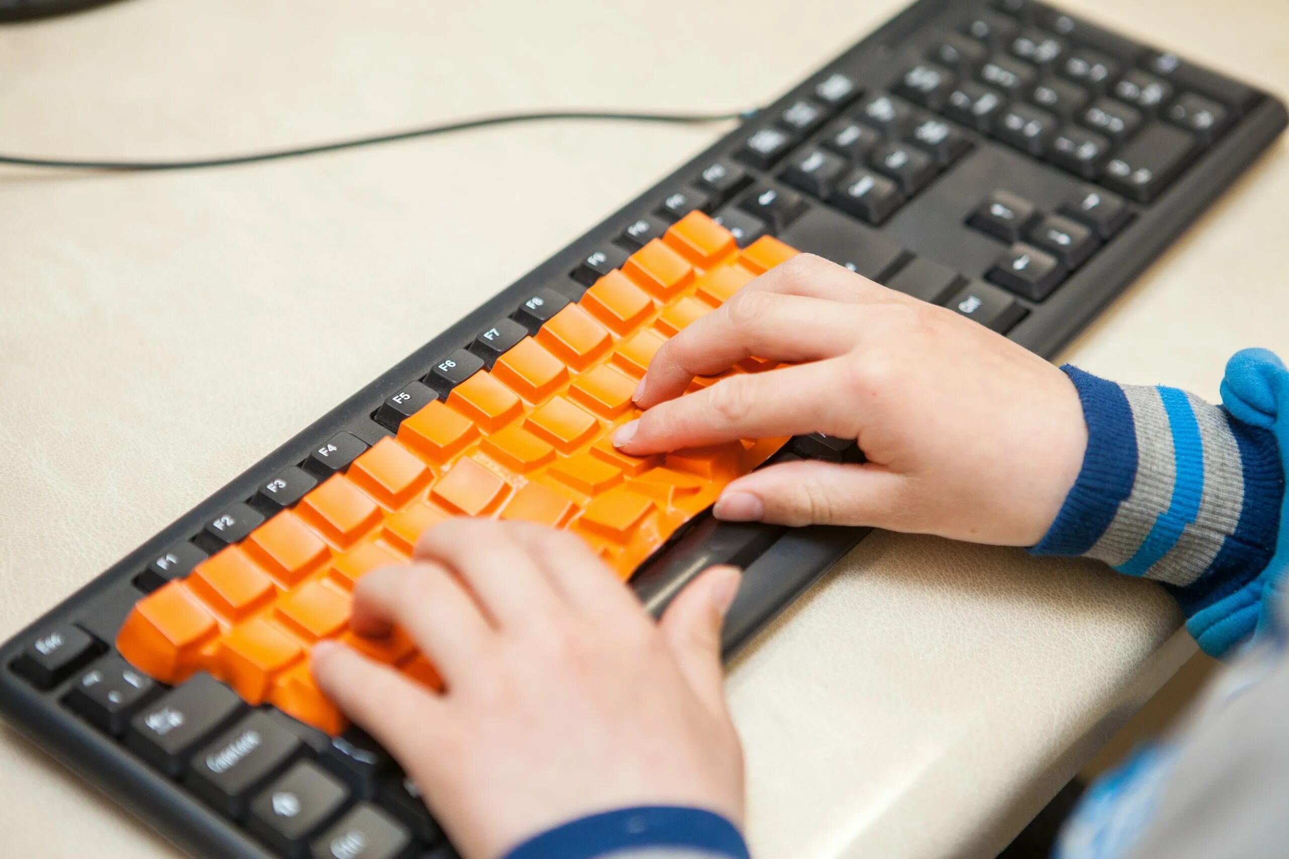 Обучающая клавиатура. Тренинги по клаве. type keyboard. клавиатура обучение. слепой метод печати.