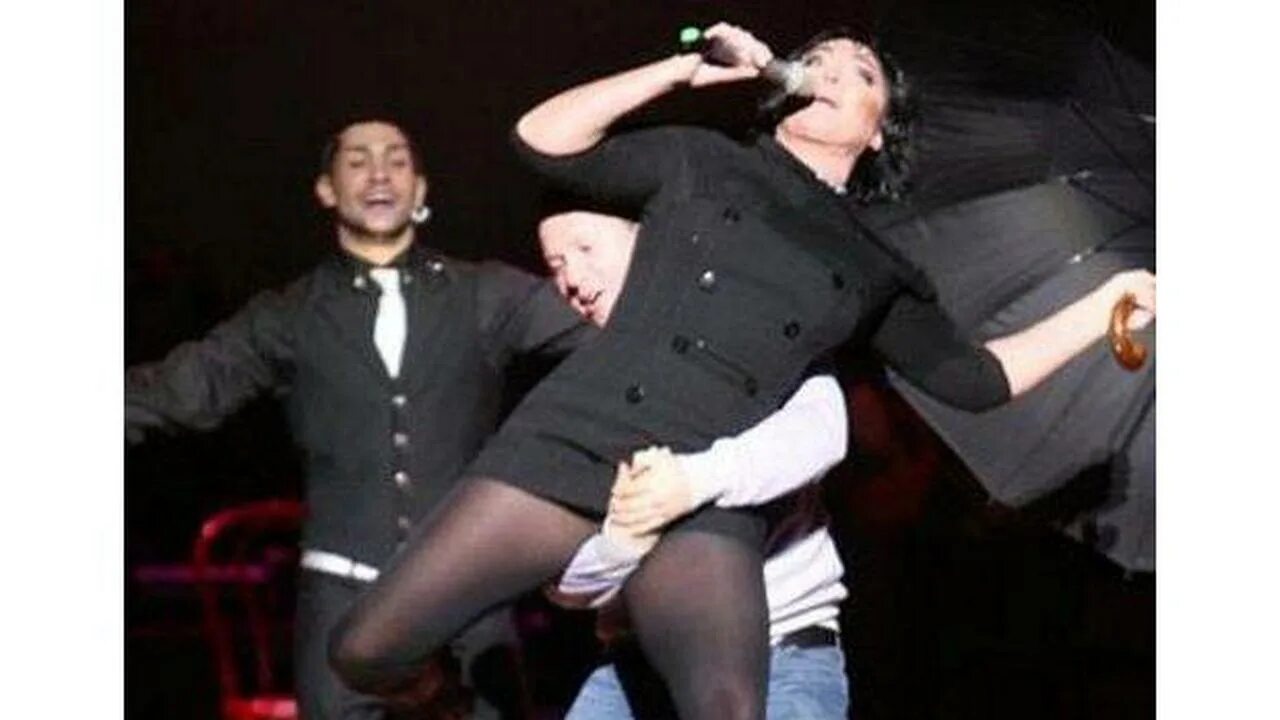 Лолита милявская на сцене самарской мтл арены в трусах. Лолита милявская грудь 2020. Милявская в купальнике. Милявская на вечеринке видео. Трусики российских звезд.