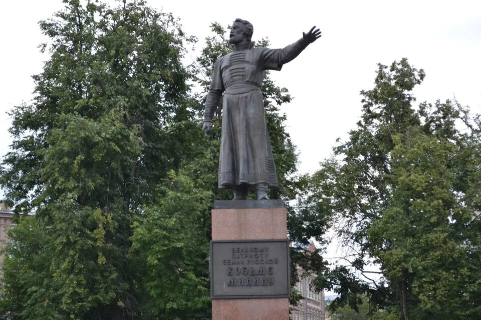 Памятник кузьме минину в нижнем. Памятник кузьме минину в нижнем. Памятник кузьме минину в нижнем. Памятник кузьме минину в нижнем. Памятник козьме минину в нижнем новгороде.