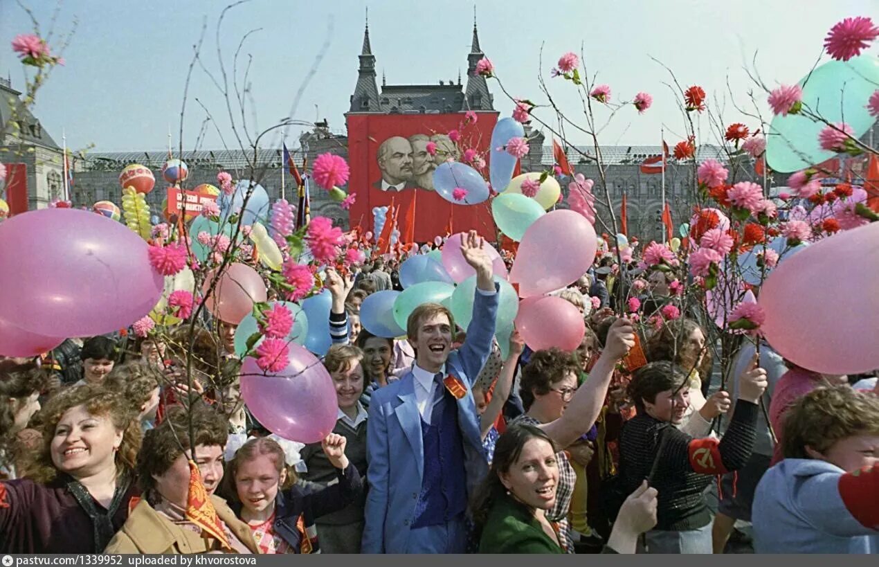 Демонстрация 1 мая в СССР. Первомай парад СССР. Первомайская демонстрация в СССР 70е. 1 Майские шествия СССР.