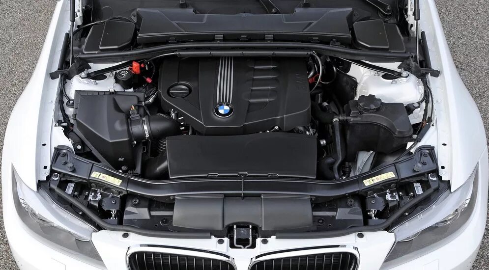 Бмв е90 какой двигатель. Двигатель на бмв е90 2.5. бмв 320 е90. bmw e90 мотор. bmw e90 320d.