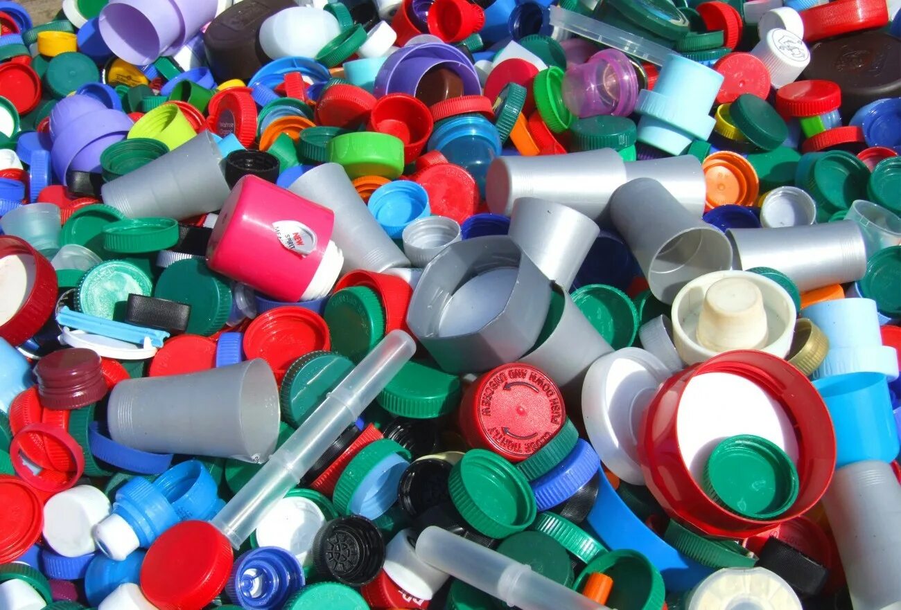 Изделия из пластмассы. Пластиковые отходы. Конструкционные пластмассы.