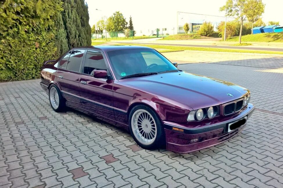 Е34 100. BMW e34 фиолетовая. BMW e34 Candy. БМВ м5 е34. BMW e34 Gold.