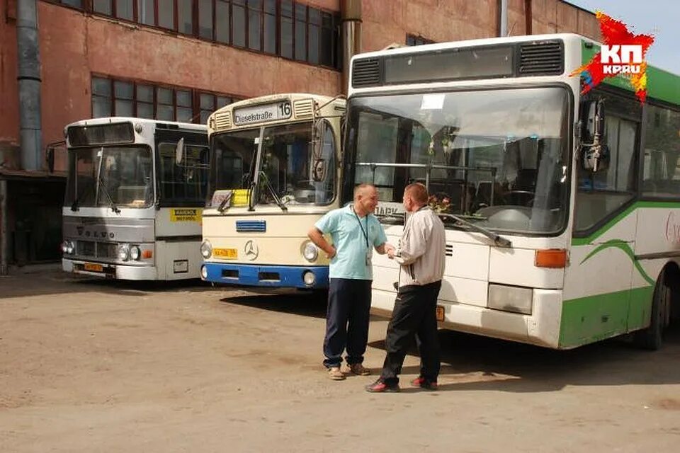 Пермские автобусы. Парк автобусов Пермь. Старые Пермские автобусы. Автобусы Перми 2000.