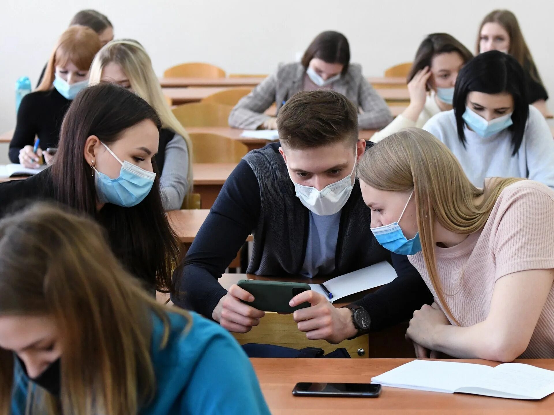 Студенты очной формы. Студенты в вузе. обучение в вузе. университет студенты. студент педагогического вуза.
