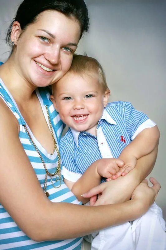 Аня щербакова и камила валиева. Дети блоггеры аня. Мама ани покров. Блоггер мама. Мама анни гленс.